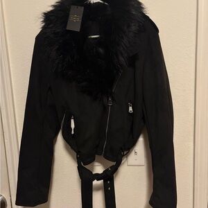 Elegant Black Jacket with Faux Fur Collar and belt